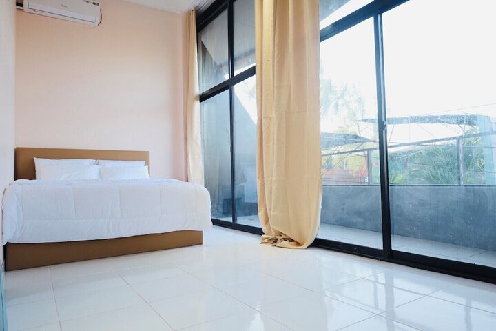 Room 6 of 33