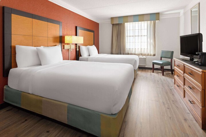 2 Double Beds Deluxe Room (1 of 8)
