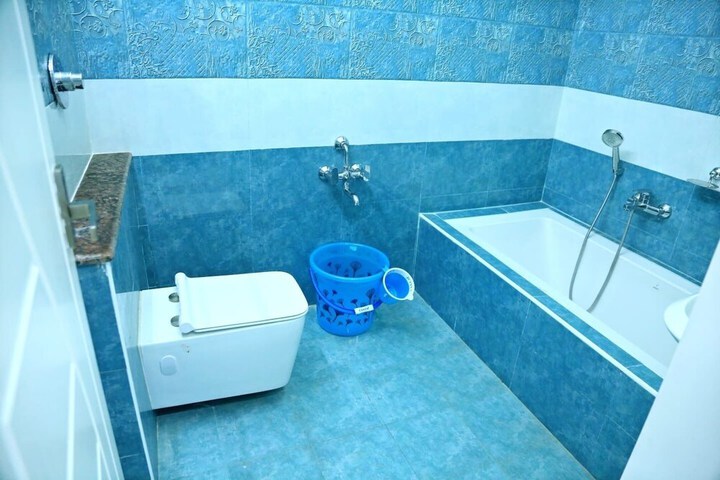 Room 16 of 34
