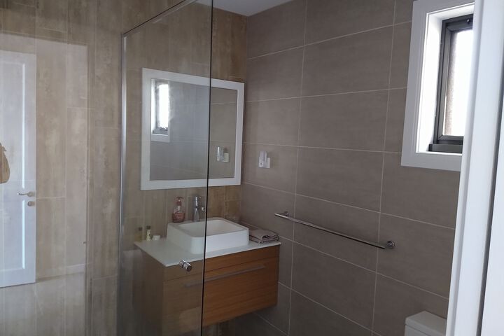 Room 3 of 8