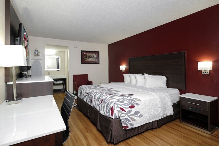 ADA Accessible Deluxe King (6 of 27)