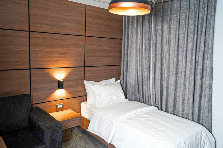 Room 15 of 32