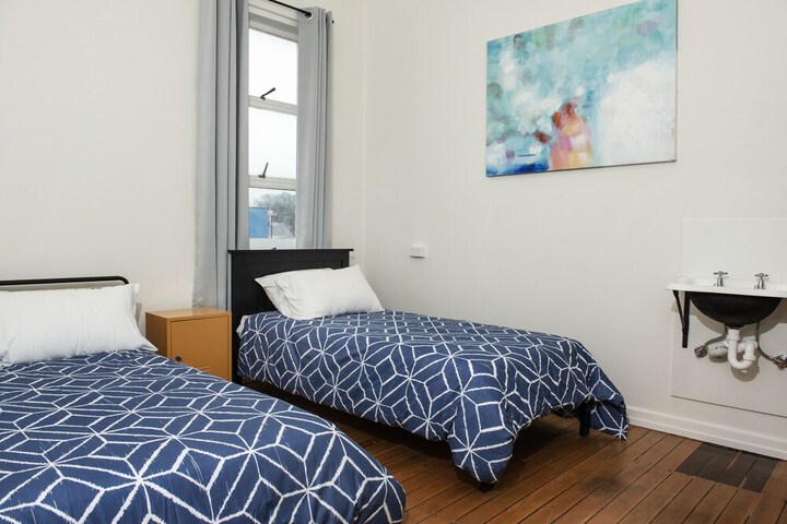 Room 4 of 9