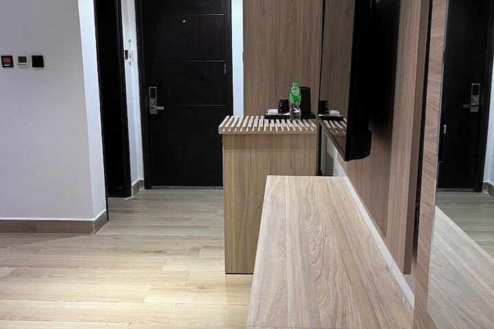 Room 4 of 48