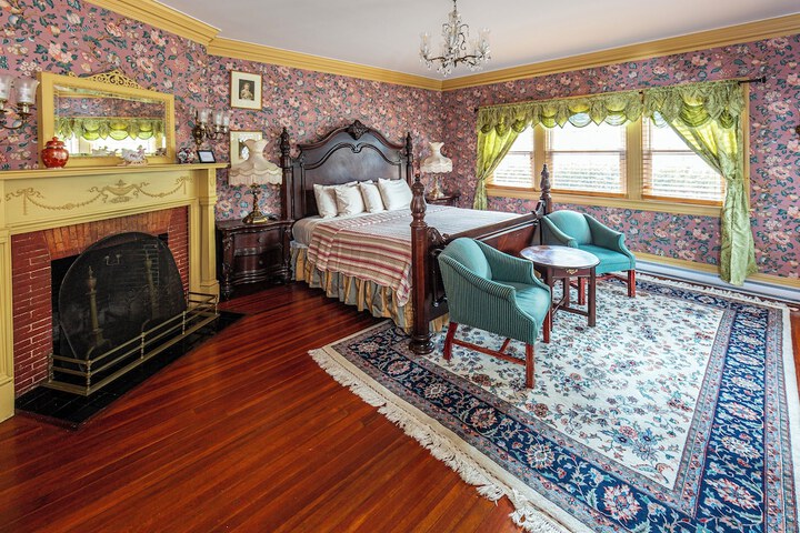 Room 9 of 37