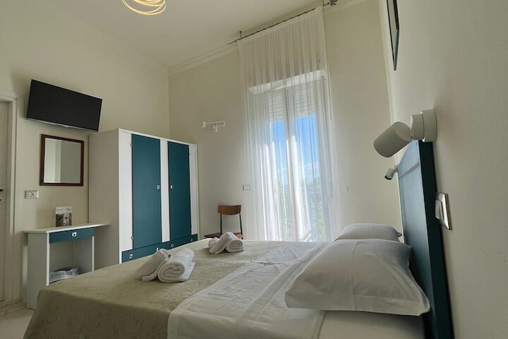 Room 10 of 36