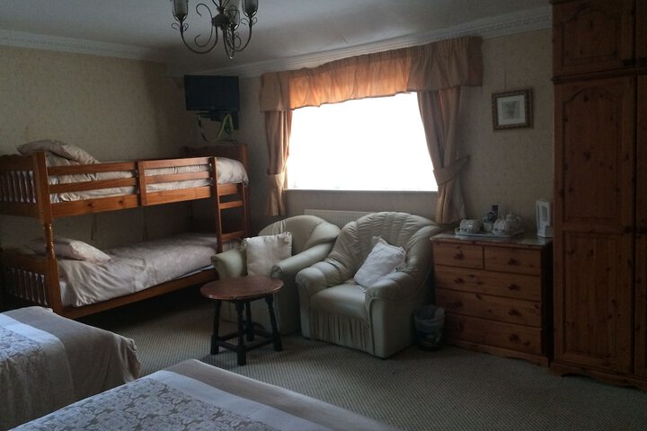 Room 10 of 28