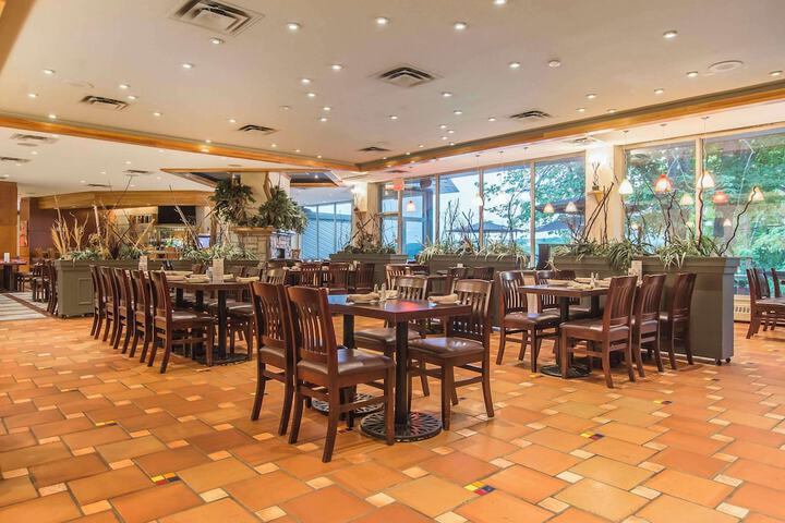 Dining 105 of 151