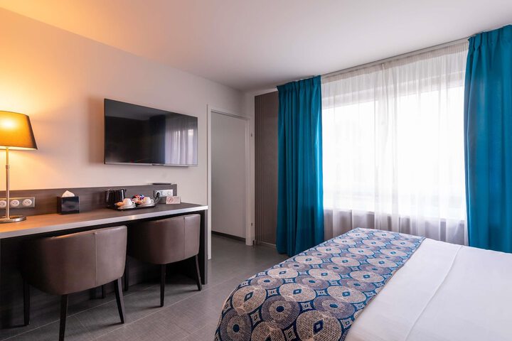 Room 32 of 93