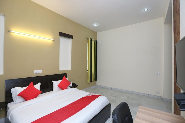 Room 14 of 20