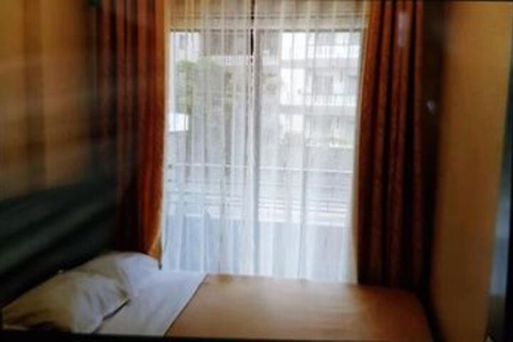 Room 6 of 27