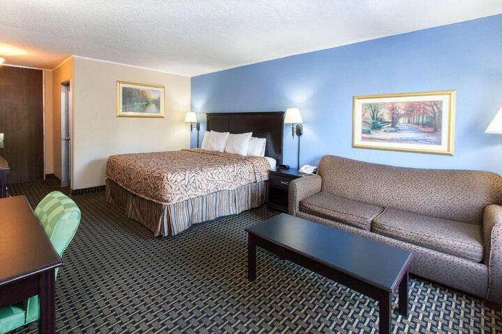 2 Queen Beds (8 of 11)