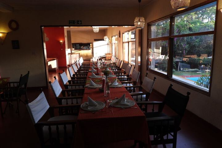 Dining 33 of 50