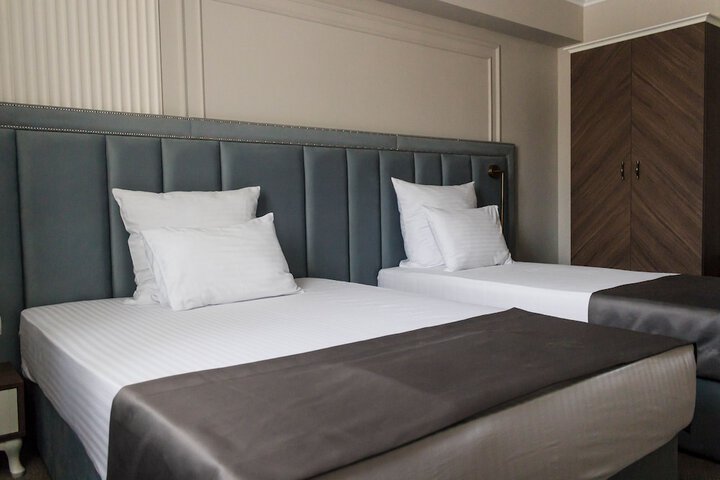 Room 32 of 62