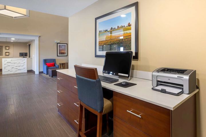 Business Center 76 of 83