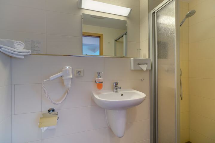 Room 10 of 40
