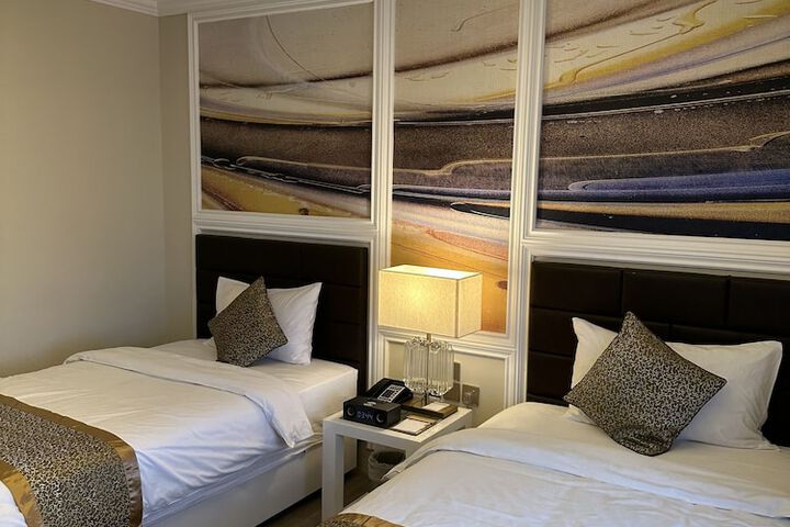 Room 16 of 104