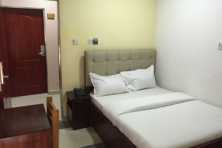 Room 3 of 25