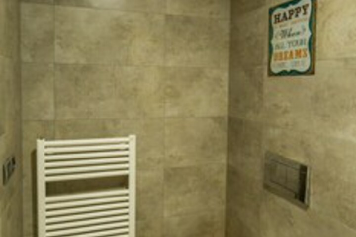 Room 4 of 23