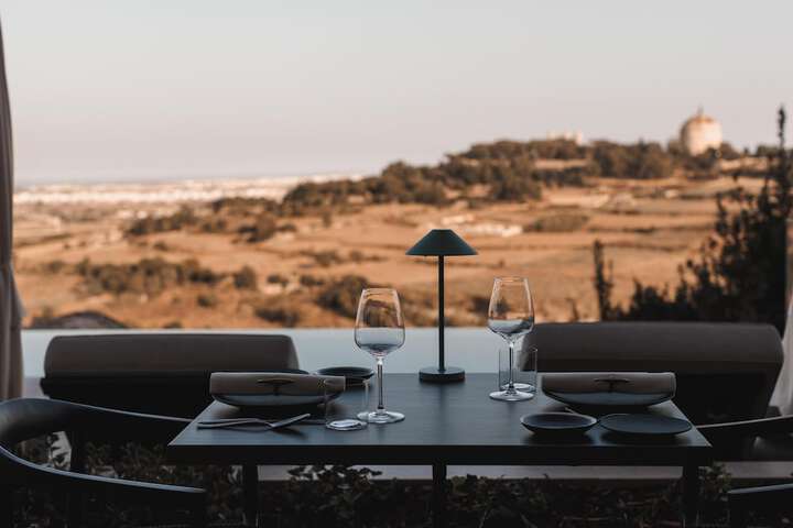 Dining 72 of 96