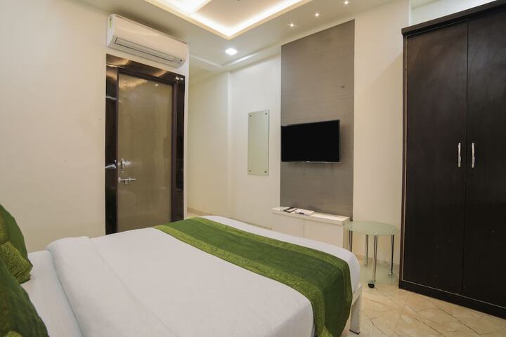 Room 16 of 24