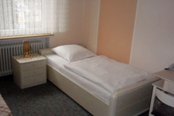 Room 2 of 8