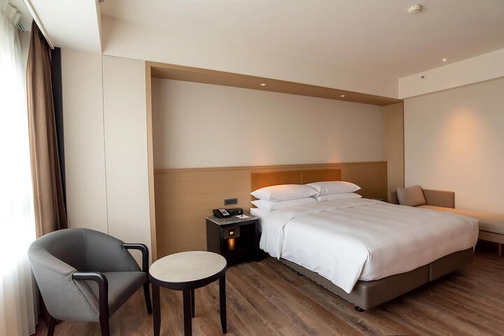 Room 18 of 68