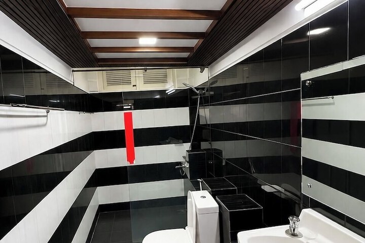 Room 45 of 62