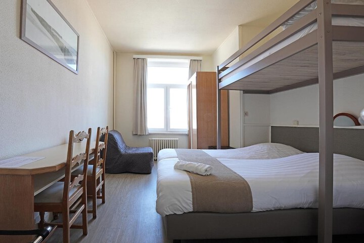 Room 30 of 52