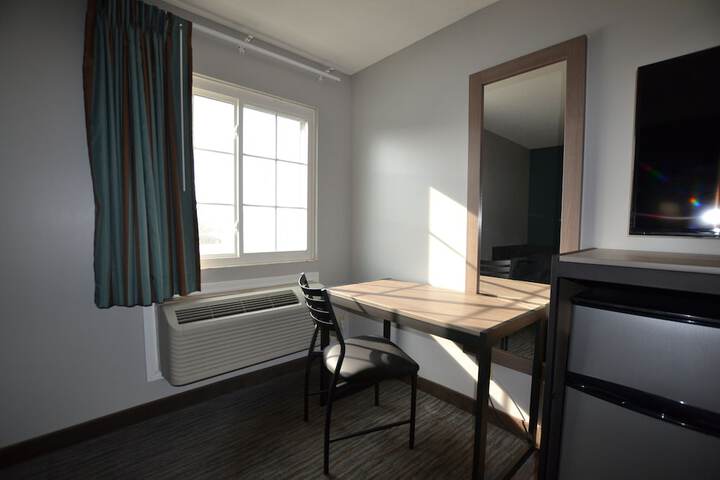 1 Queen Bed (13 of 16)