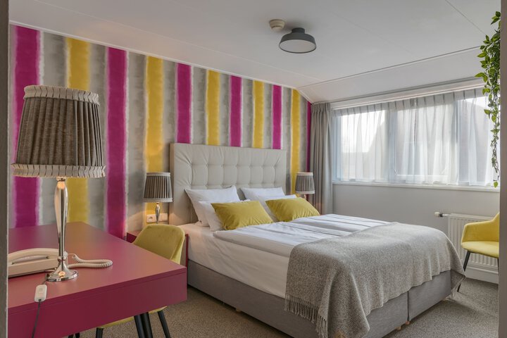 Room 30 of 49