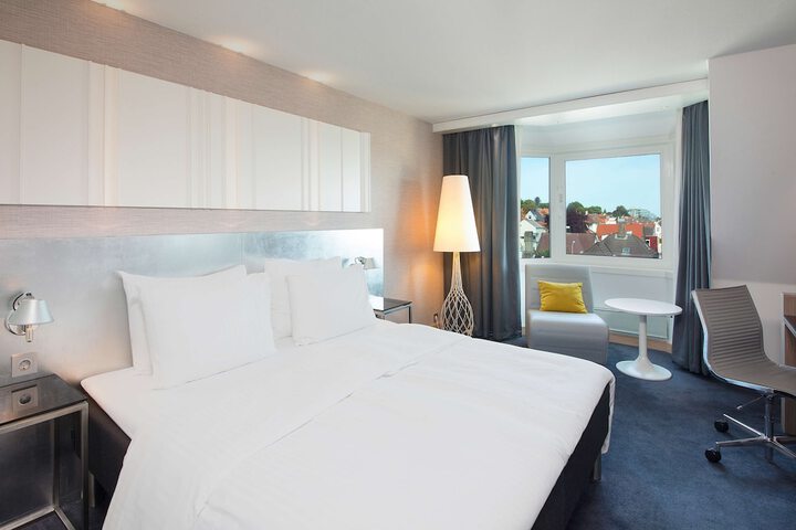 Room 4 of 34