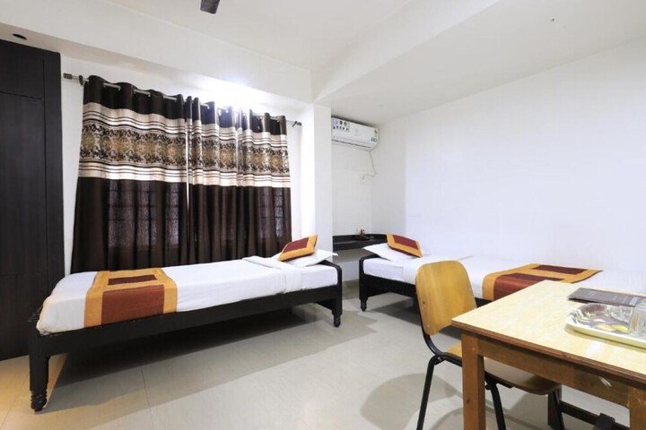 Room 13 of 20