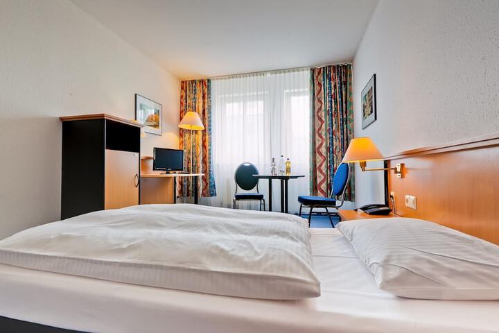 Room 10 of 42