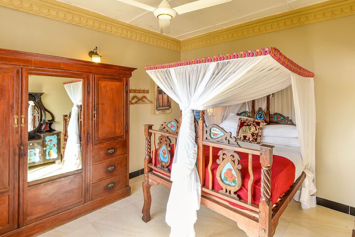 Room 52 of 163