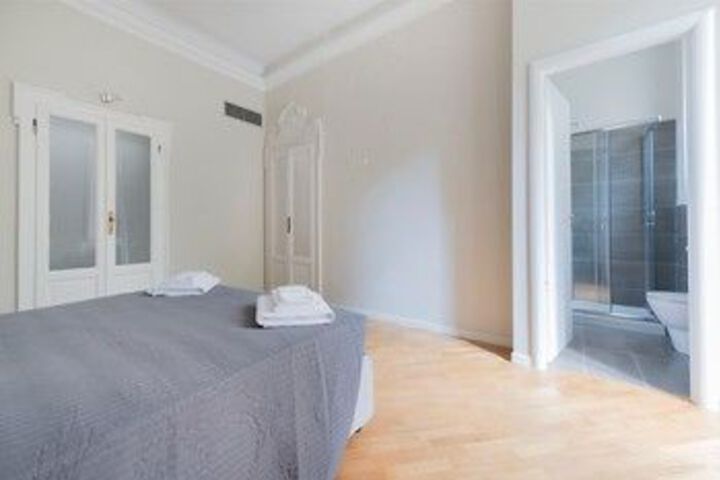 Room 5 of 11