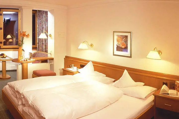 Room 3 of 27