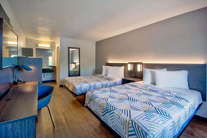 Double Bed Accessible (6 of 11)