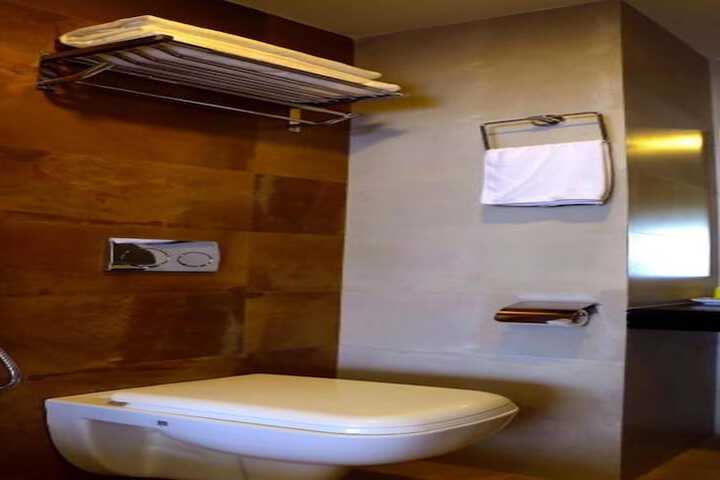 Room 6 of 10