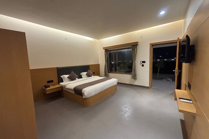 Room 3 of 39
