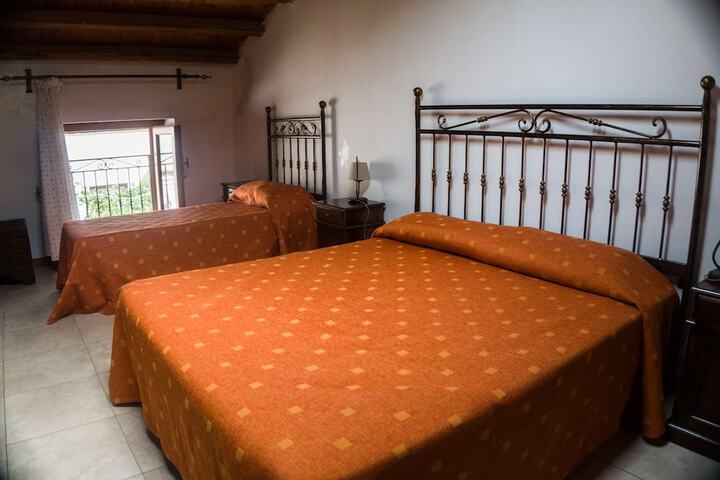 Room 3 of 43