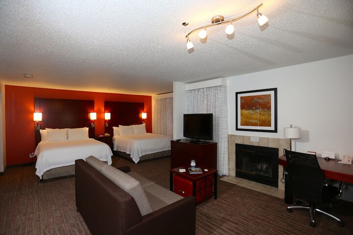 Accessible Suite King Bed Mobility Accessible Bathtb Sofa Bed Fullkt Full Breakfast (36 of 41)