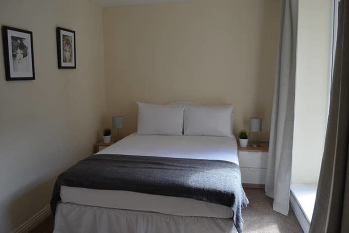 Room 2 of 10