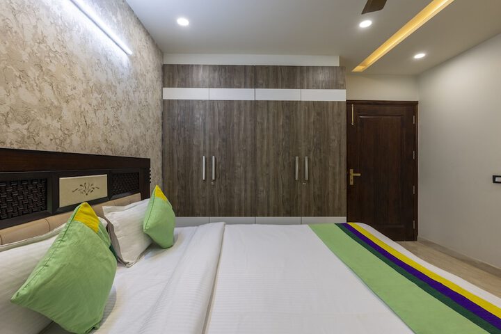 Room 14 of 34