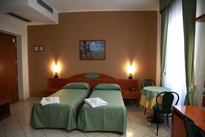 Room 14 of 33