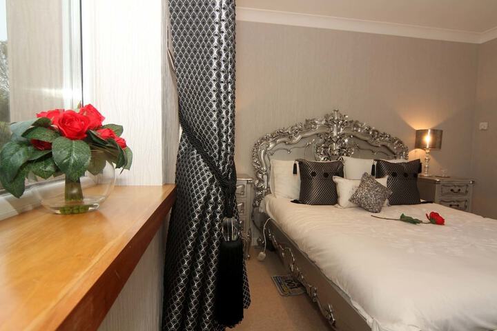 Room 4 of 79