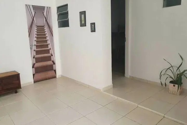 Room 7 of 13