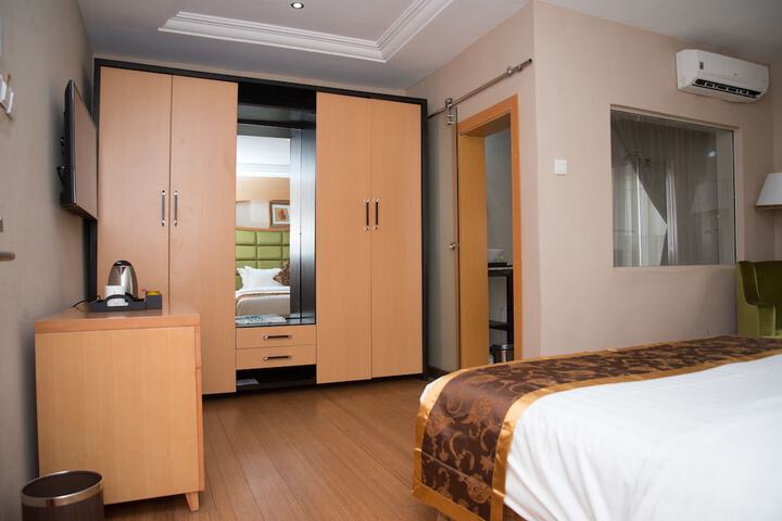 Room 7 of 57