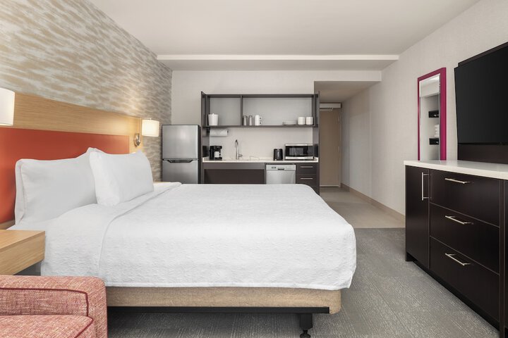 1 King Bed Studio (3 of 6)