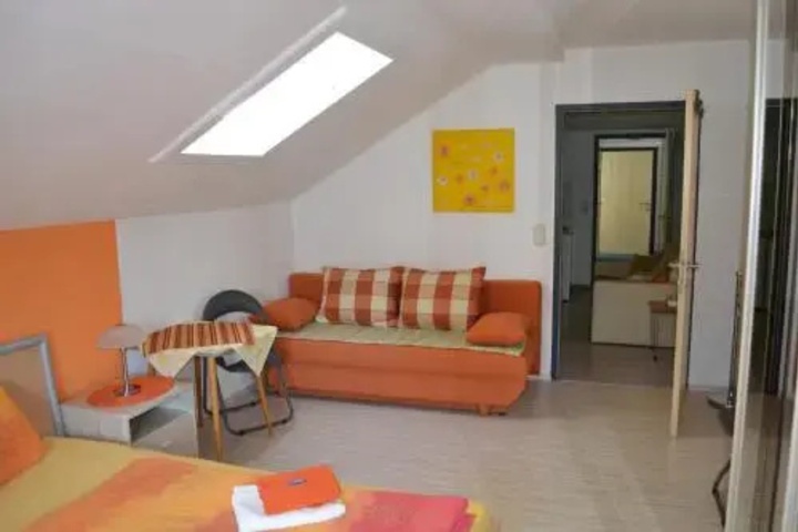 Room 6 of 18